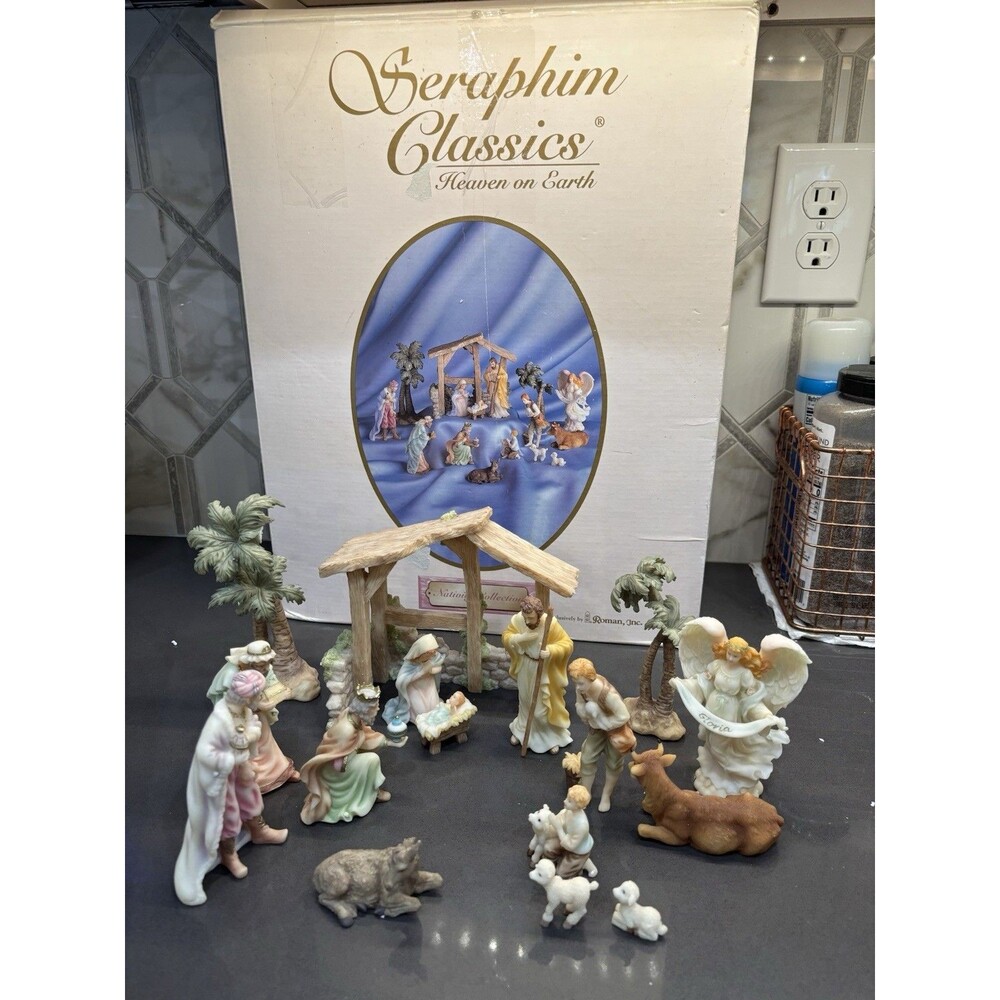 Seraphim Classics Heaven On Earth 16pc Nativity Set 2001 with Box -Roman